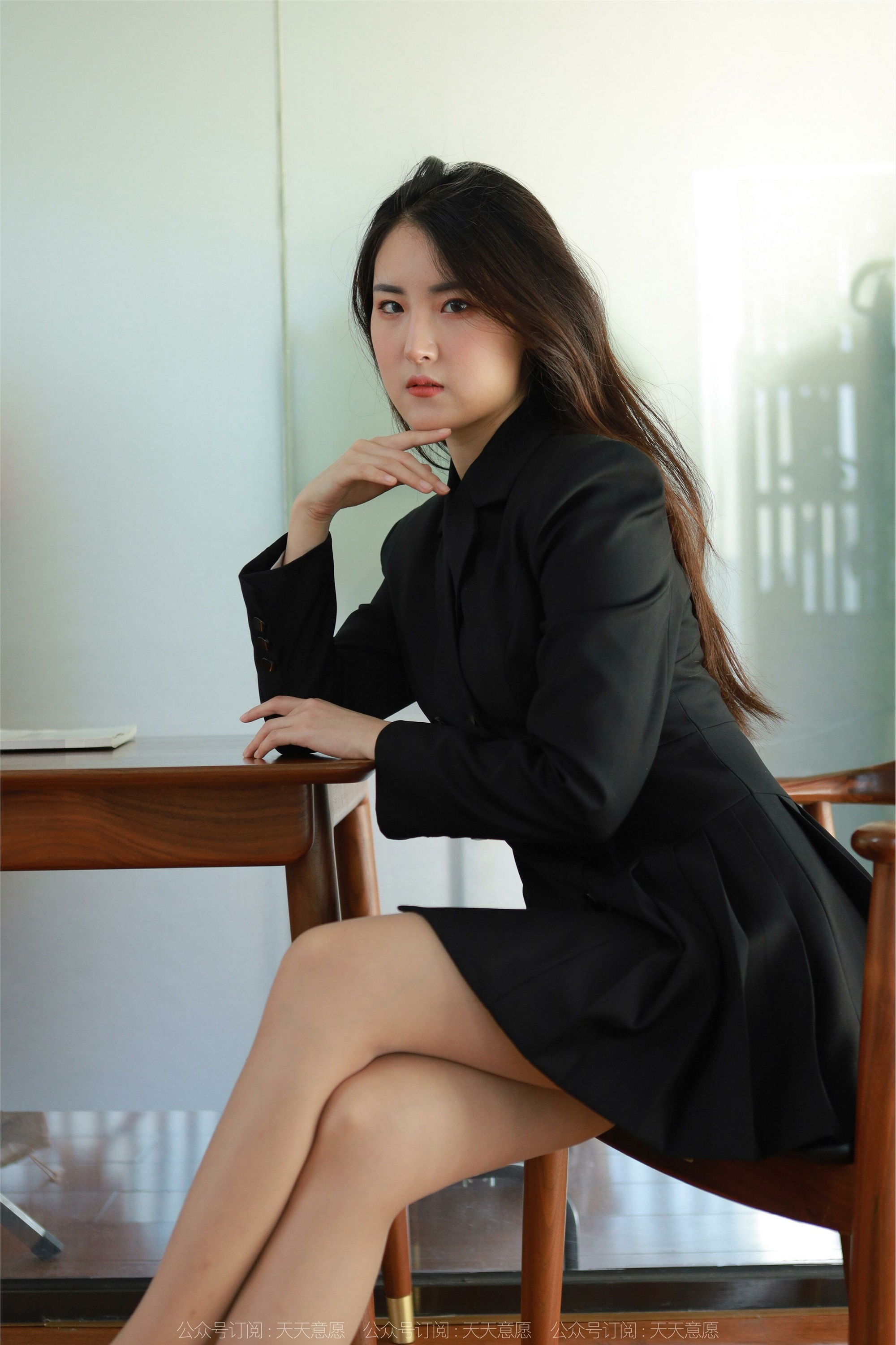 IESS异思趣向  2022.04.20 丝享家 1065：小宝《黑色百褶裙》